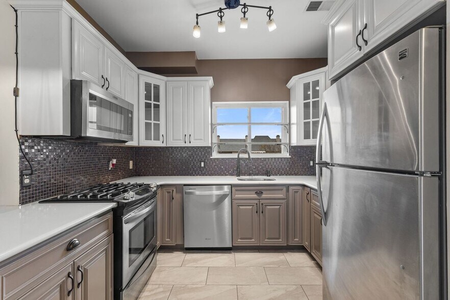 Building Photo - 1017 Brittany Dr