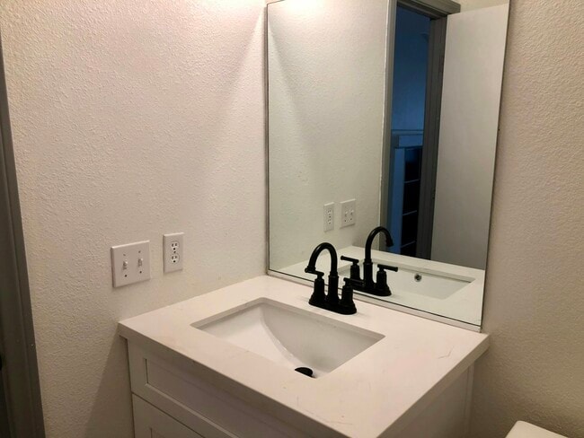 Building Photo - 1012 Dusty Creek St