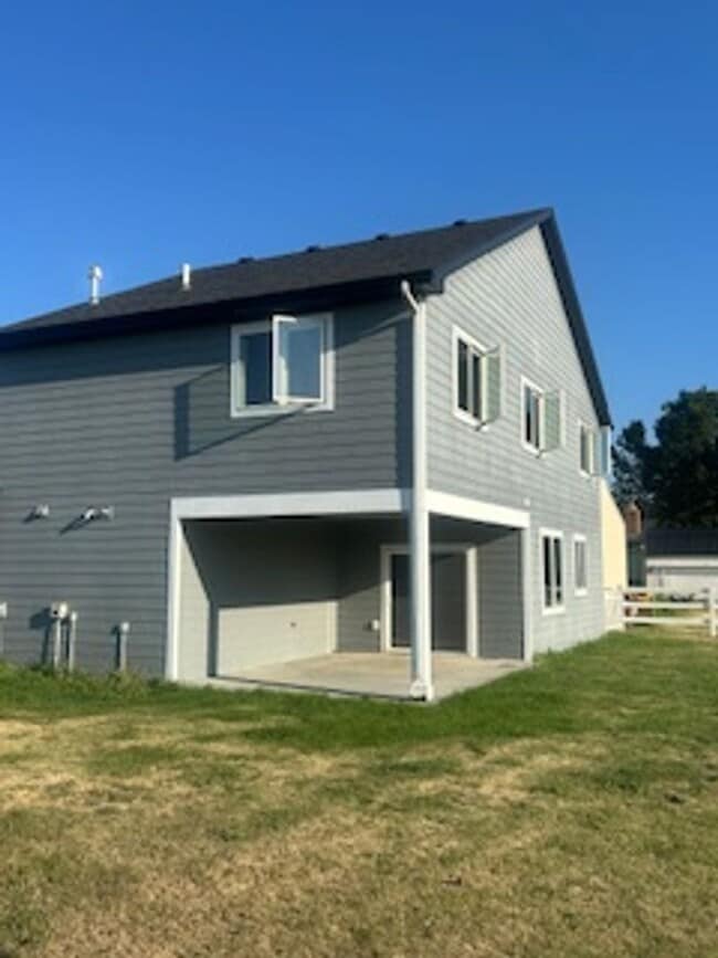 Building Photo - Rare Horse Property in Billings Heights – ...