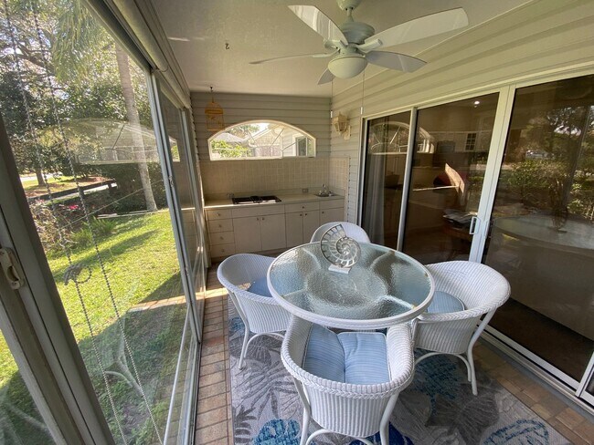 Building Photo - SEASONAL RENTAL in Glenview - 3 Beds, 2 Ba...