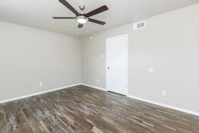 Building Photo - 1212 Hampshire Ln