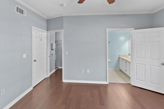 Building Photo - Luxurious 1 Bed / 1 Bath Condo in The Link...