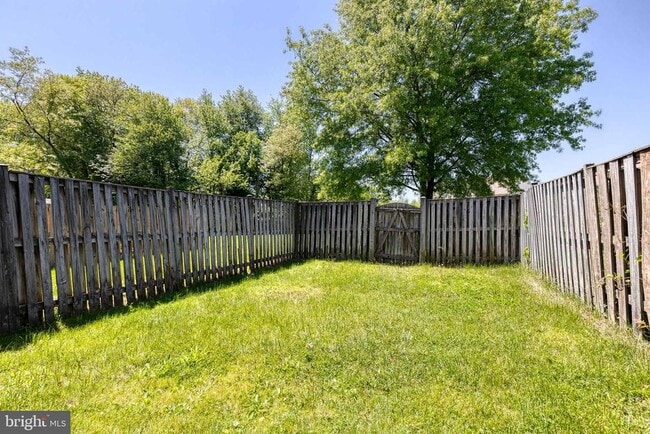 Building Photo - 6 Sandview Ct