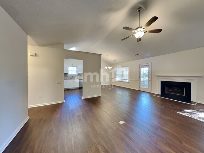 Building Photo - 7 Hazeltine Ct