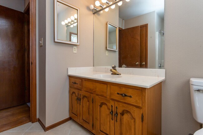Building Photo - Ranch Style Home Located inside Kissing Camels!