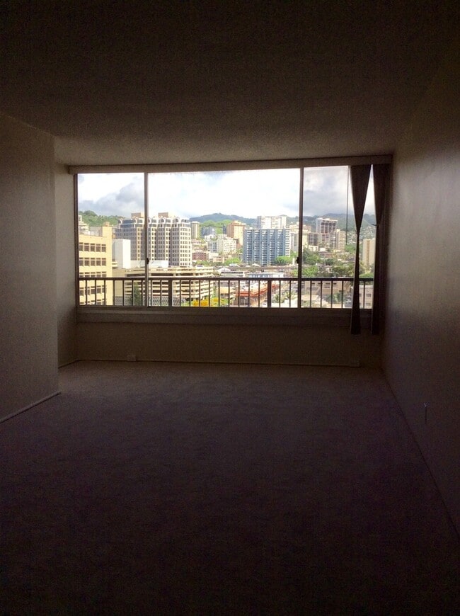 Building Photo - Elms - Close to Ala Moana, Downtown & More
