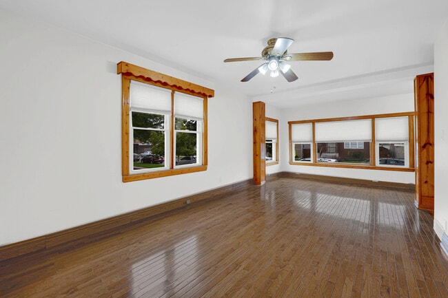 Building Photo - 5535 S Kildare Ave