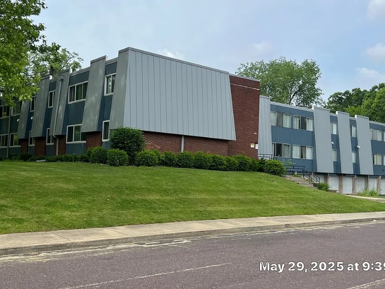 Primary Photo - 1226 E Maywood Ave