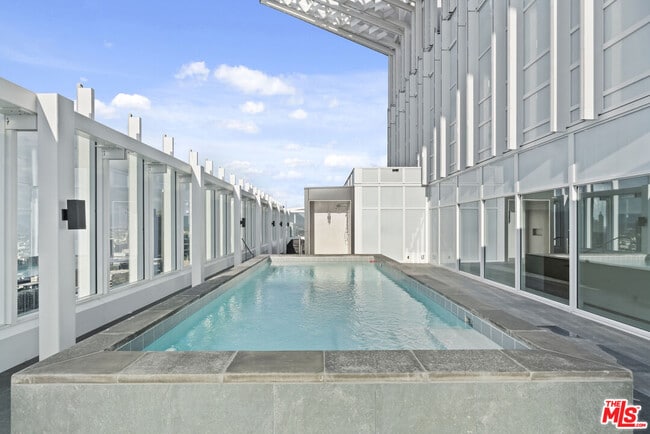 Building Photo - 230 W Olympic Blvd