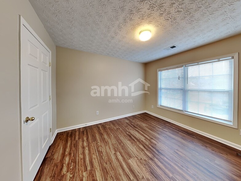 Building Photo - 732 Winbrook Dr