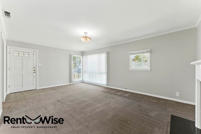 Building Photo - 1121 Killarney Ln