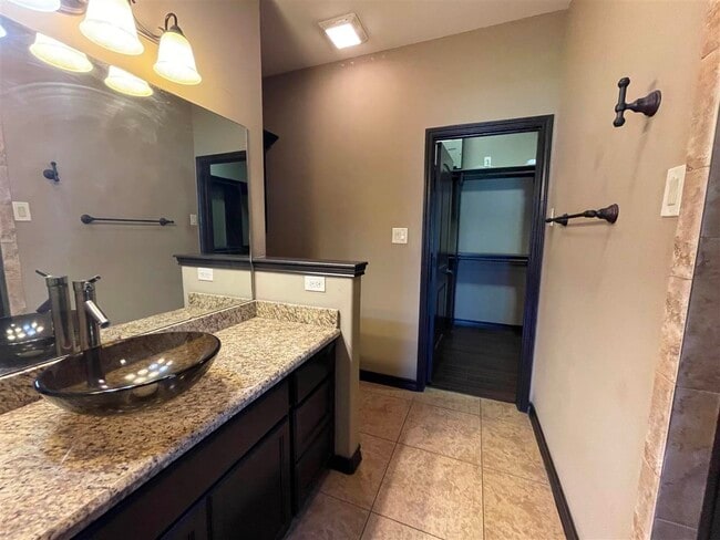 Building Photo - 3122 Rosco Dr