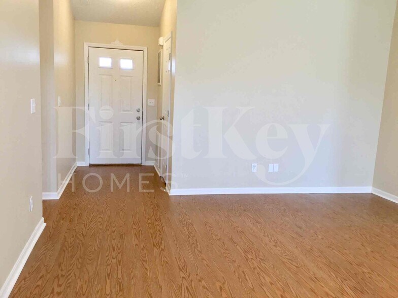 Building Photo - 687 Bobolink Ct