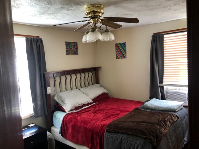 Second bedroom - 272 Willowdale Rd