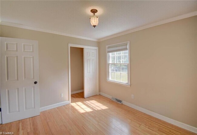 Building Photo - 1002 Phineas Dr