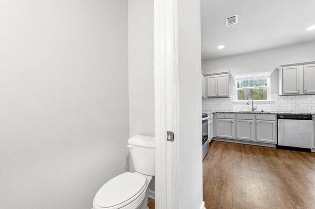 Building Photo - 207 Finley Dr