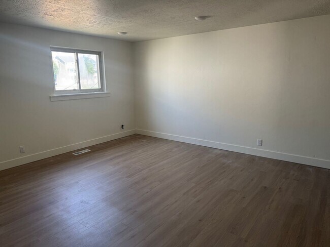Building Photo - 1622 W 1000 S