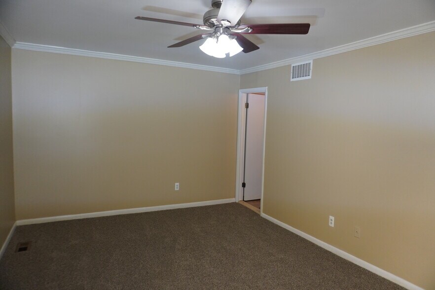 Building Photo - 5 Castlebar Ct