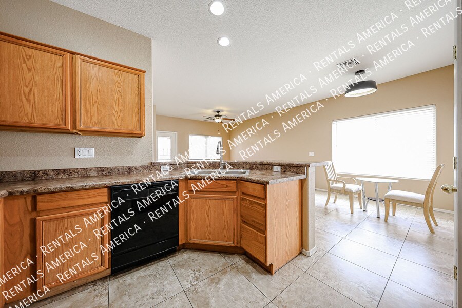 Building Photo - 3752 E Woodside Way
