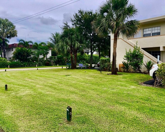 Primary Photo - 4670 NE 5th Ave