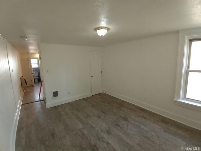 Building Photo - 11-15-15 W Main St