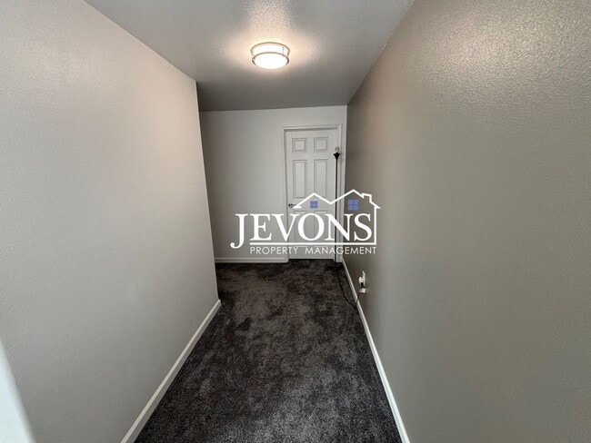 Building Photo - $500 Rent Credit - Charming 4-bedroom home...