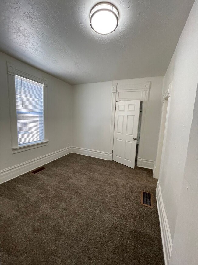 Building Photo - Newly Renovated 4 bedroom with land!