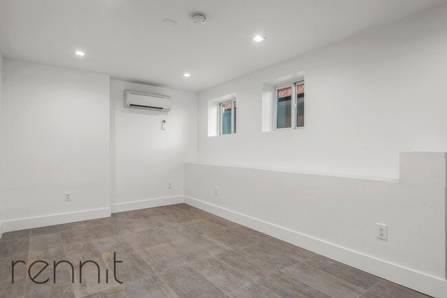 Building Photo - Kent Avenue, New York, NY 11249 - 4 BR 3 BA house