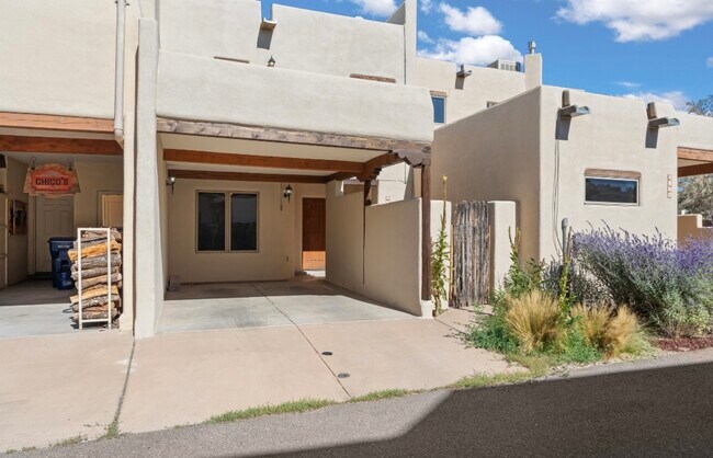 Building Photo - 3227 La Paz Ln