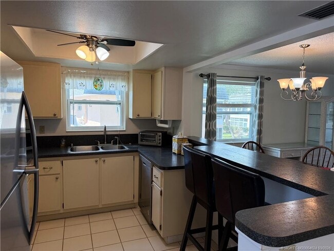 Building Photo - 2950 SE Ocean Blvd