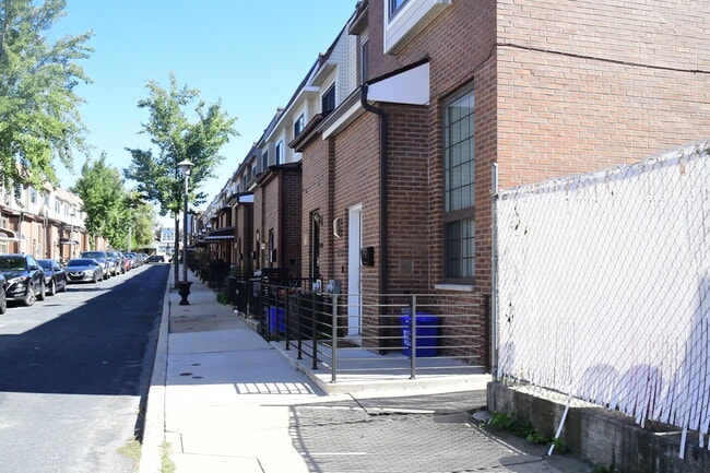 Building Photo - 6256 Osage Ave