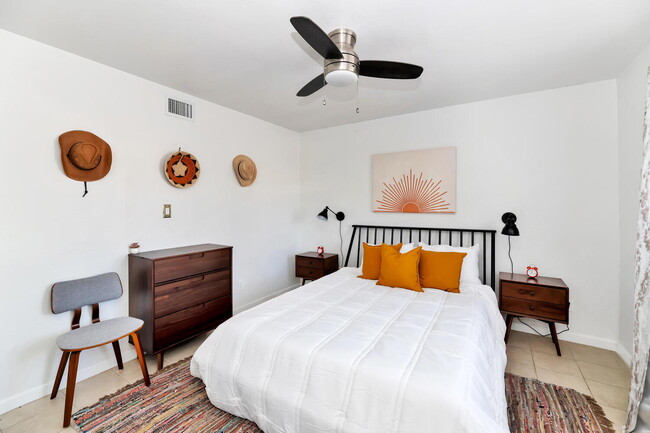 Building Photo - Spacious 5-Bed Scottsdale Home with Pool &...