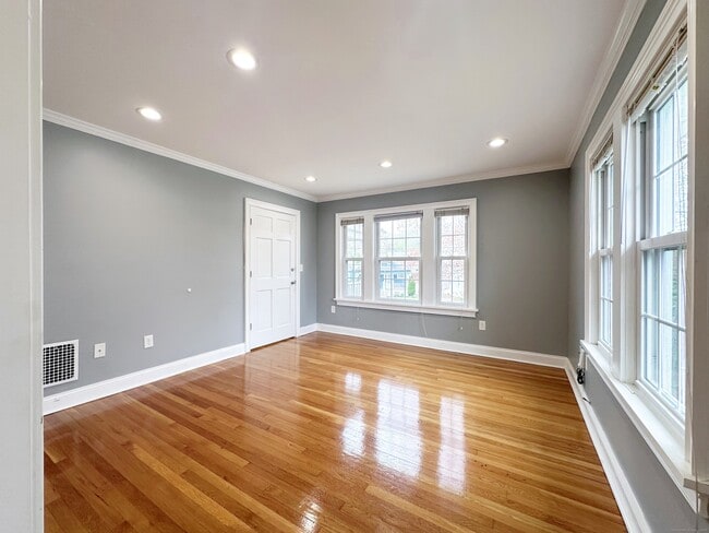 Building Photo - 826 Black Rock Tpke