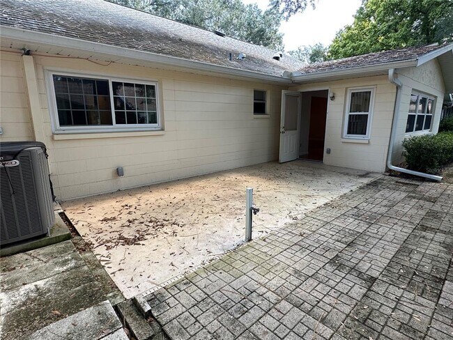 Building Photo - 8420 SW 92 St