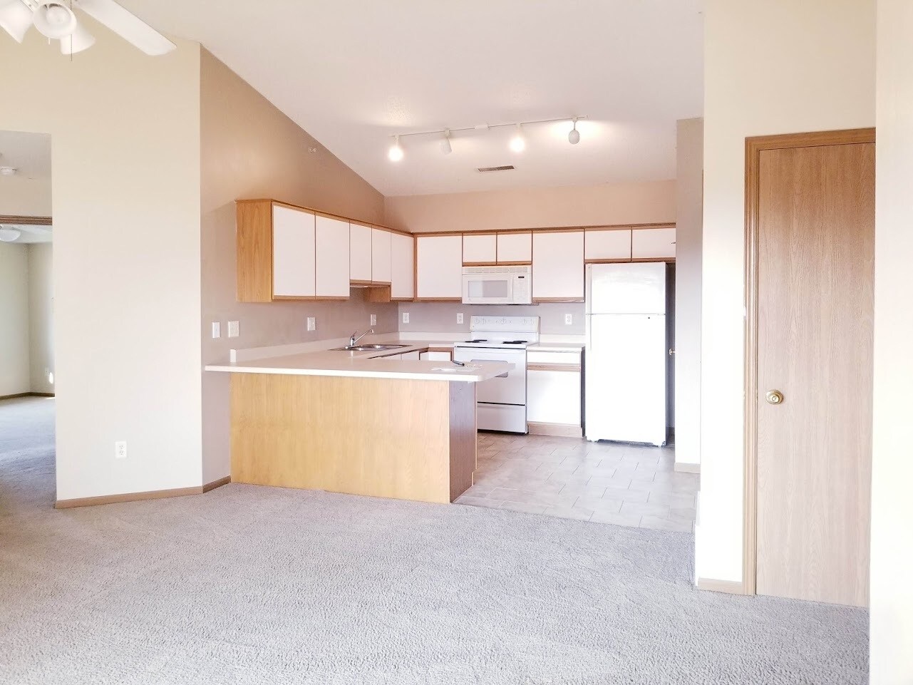 Building Photo - 560 Penn Ct