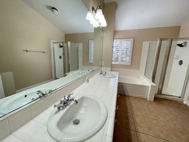 Building Photo - Carry Over Showing: This property has been...