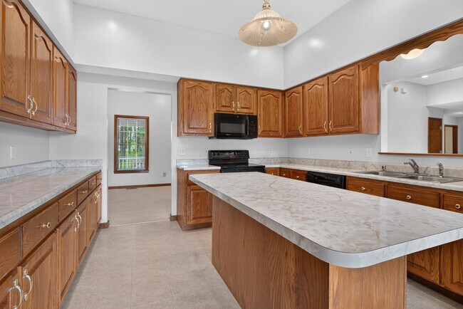 Building Photo - 133 Foxtail Dr