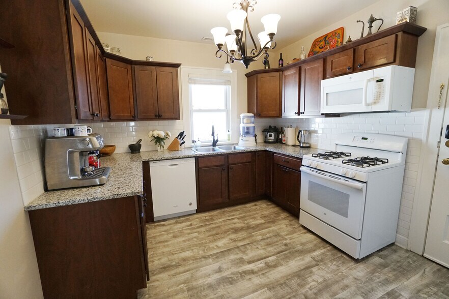 Granite countertops - 2519 Ashland Ave