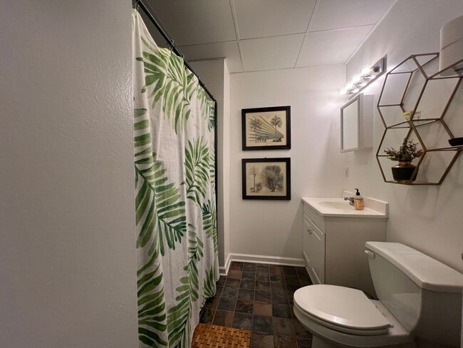 Building Photo - Best Kept Secret in Asheville