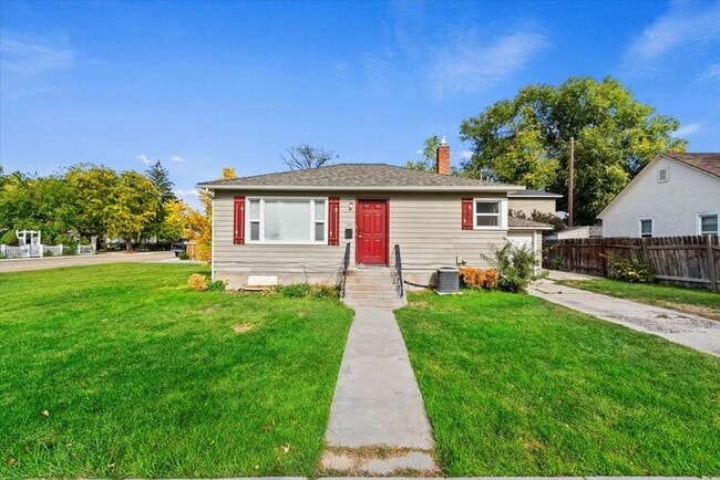 Primary Photo - 1104 E Dewey Ave