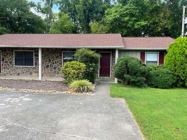 Primary Photo - 2 Bedroom Maryville Perfect Location