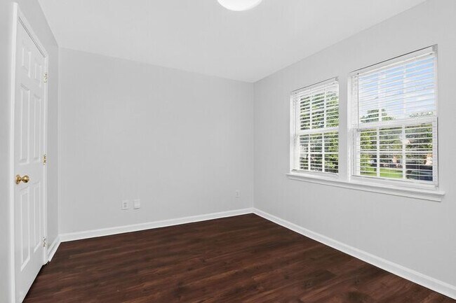 Building Photo - Spacious 4BD/2.5BA Home in Winding Creek!
