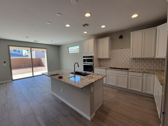 Building Photo - 3539 E Louise Dr