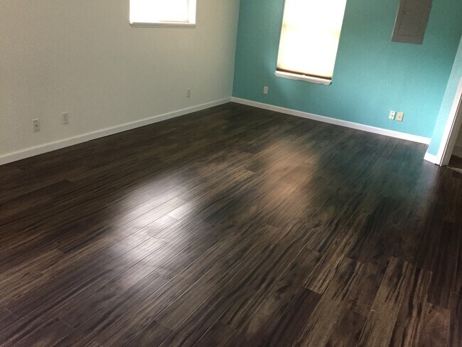 Building Photo - 2033 W Lundy Blvd