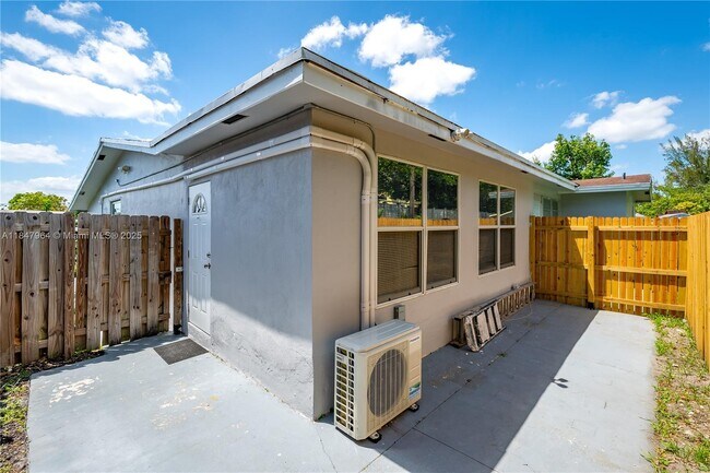Primary Photo - 2620 NW 83rd Ave