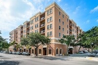 Building Photo - 511 Lucerne Ave