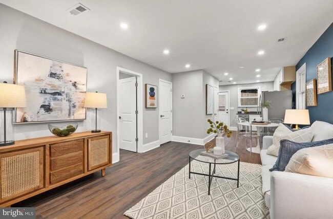 Building Photo - 612 44th St NE