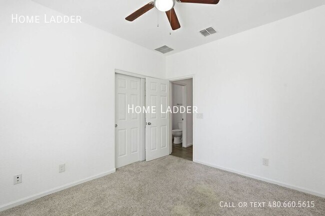 Building Photo - 3234 E Dogwood Pl