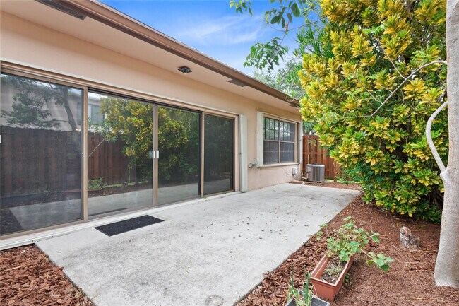 Building Photo - 2516 SW 74th Terrace