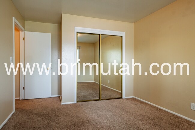 Building Photo - 4836 Highland Cir